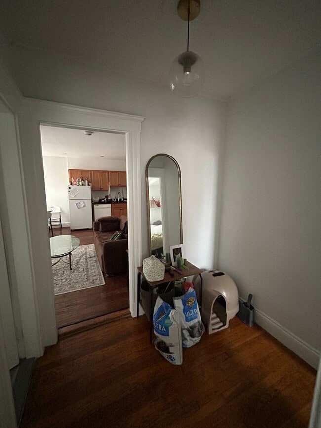 Building Photo - Don't miss out on this amazing deal!