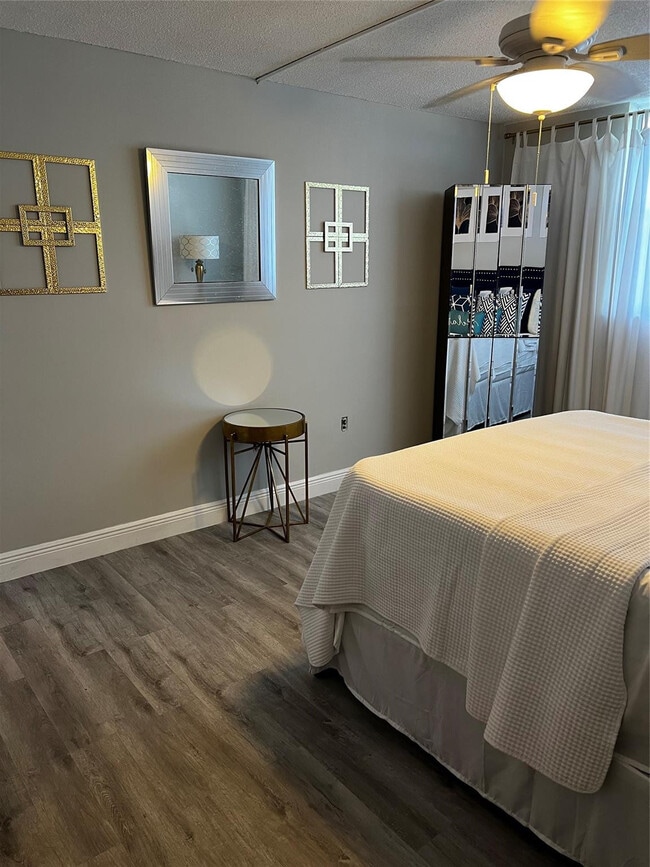 Building Photo - 9070 Lime Bay Blvd