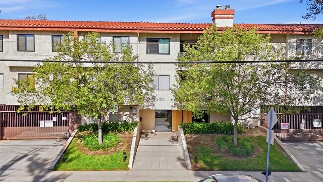 Building Photo - 9960 Owensmouth Ave