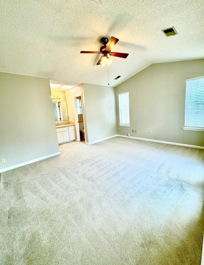 Building Photo - Charming two bedroom, two bathroom home at The Lakes in North Charleston!