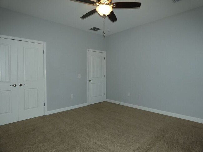 Building Photo - 4985 Creekside Ln