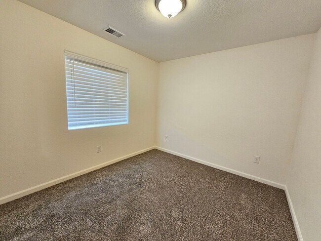 Building Photo - 322 Double Spring Dr