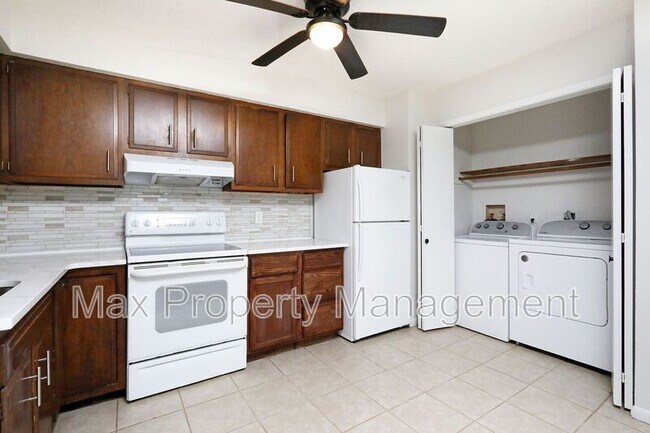 Building Photo - 530 Laurel St