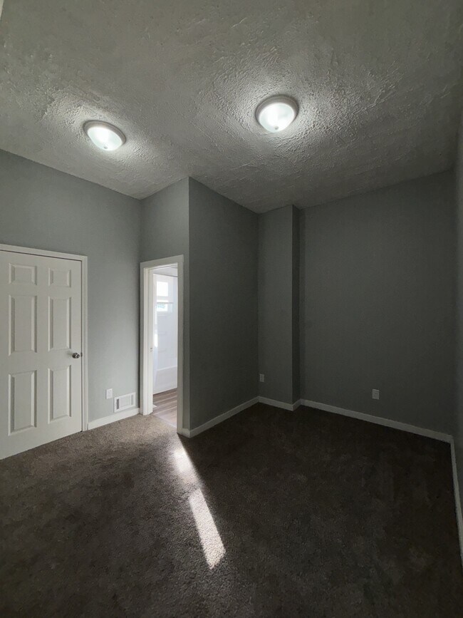 Building Photo - 2215 W Market St