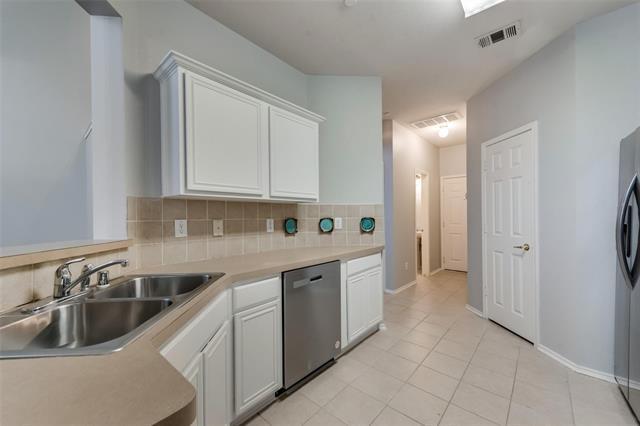 Building Photo - 8612 Heather Ridge Dr