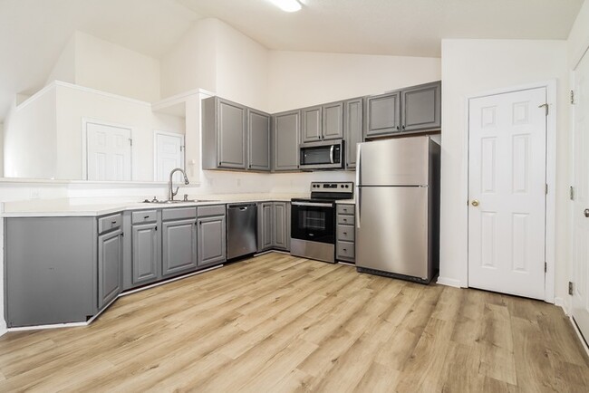 Building Photo - Stylish & Bright 3-Bedroom Home in Greenville