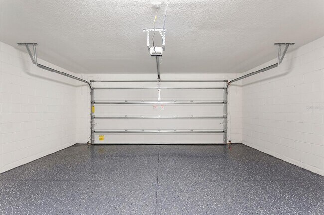 Building Photo - 305 Summer Grv Wy