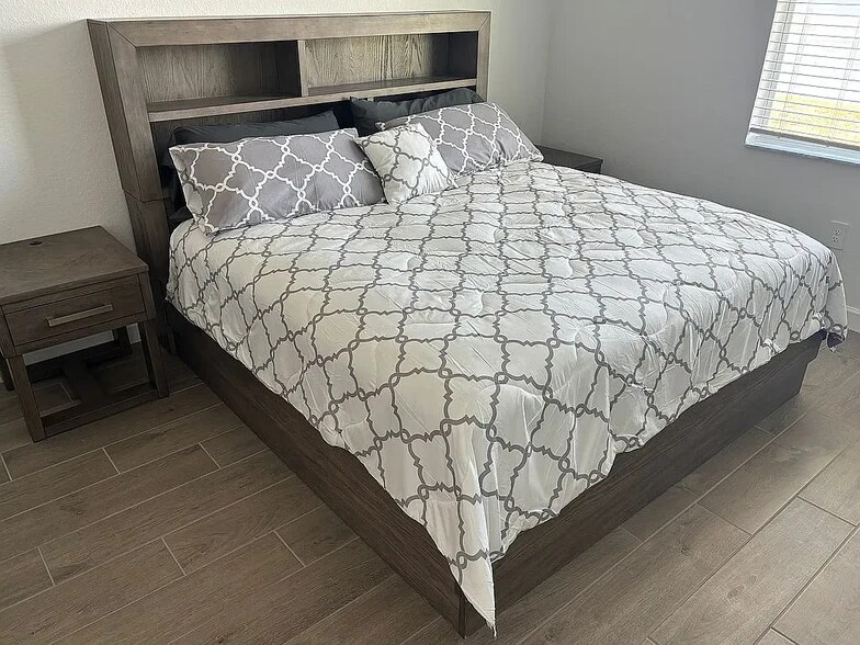 Building Photo - 8256 Shore Lake Dr