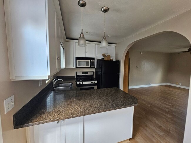 Building Photo - 320-322 Foothill Blvd