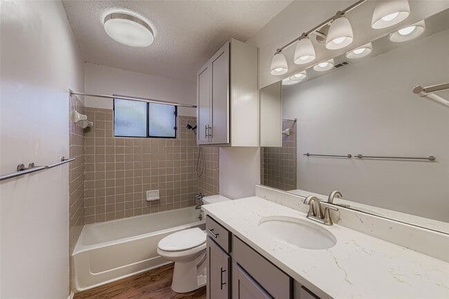 Building Photo - 9839 Briar Ridge Dr