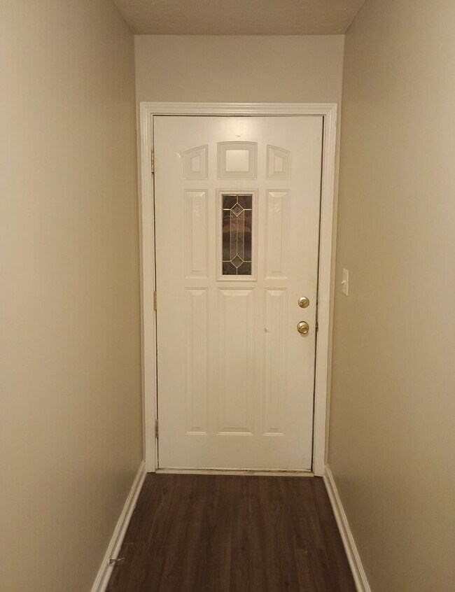 Building Photo - **LESS than 10 minute Drive from Fort Knox**
