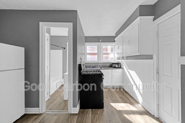 Building Photo - 326 Elmwood Ave