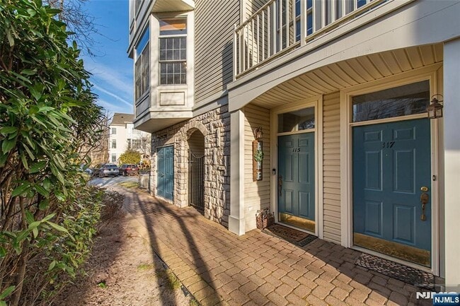 Building Photo - 115 Kensington Ln