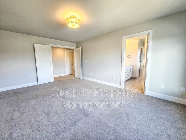 Building Photo - 619 202nd Pl SW