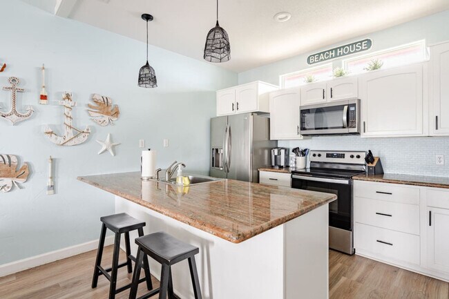 Building Photo - 994 Dolly St