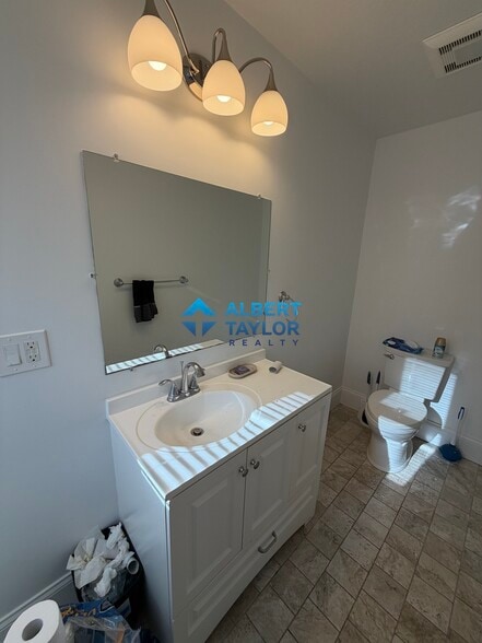 Building Photo - 145 Cedar St