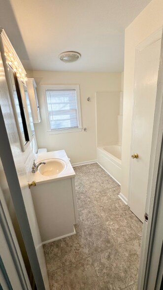 Building Photo - 3817 King St