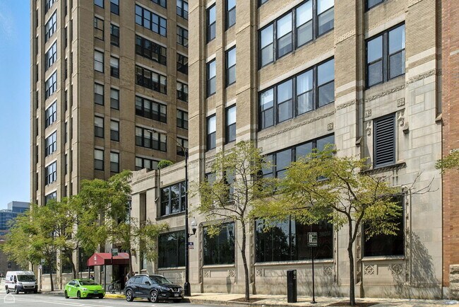 Building Photo - 728 W Jackson Blvd