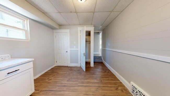 Building Photo - Old Brooklyn - 3 Bedroom Single Family Home