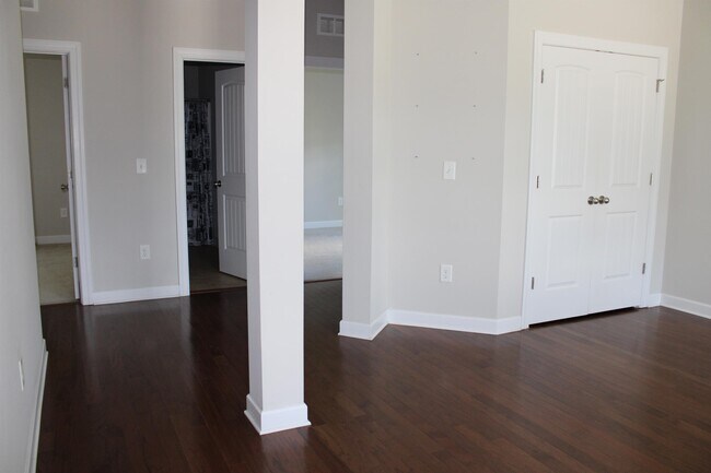 Building Photo - 241 Vinewood Pl