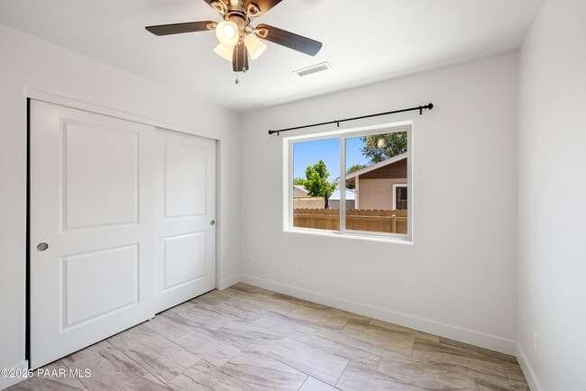 Building Photo - 6201 N Reata Dr