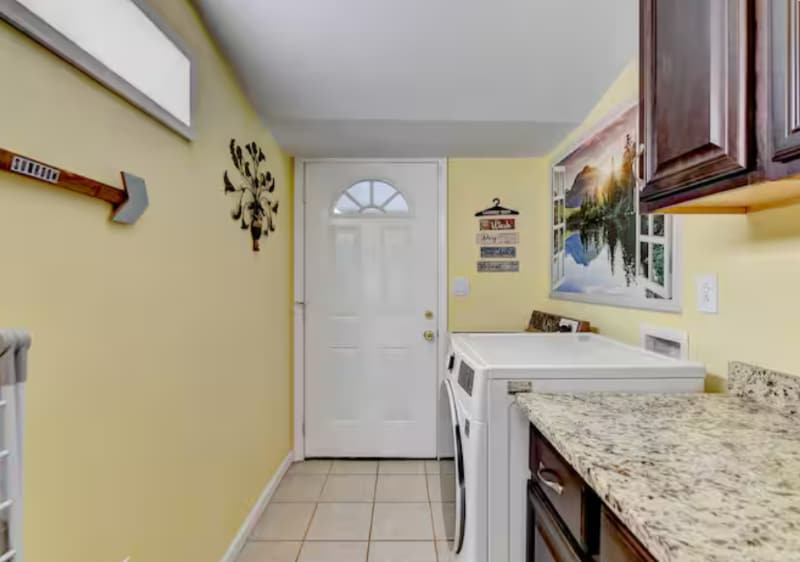 Building Photo - 2817 Evergreen Pl