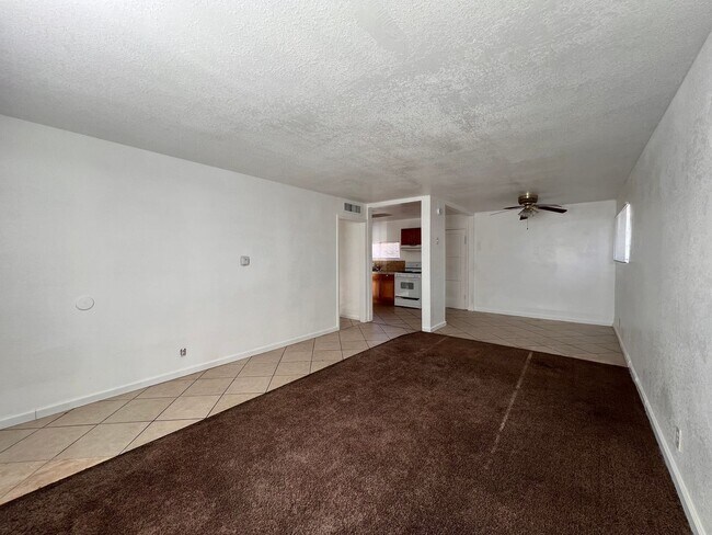 Building Photo - P008