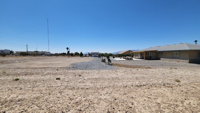 Building Photo - CHARLESTON COMMERCIAL CENTER - David Adam ...