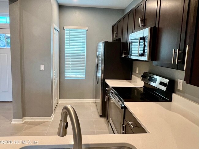 Building Photo - 233 Annies Pl