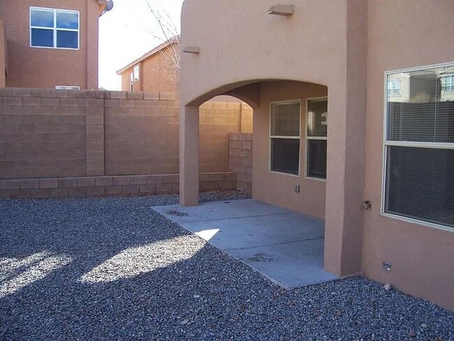 Building Photo - 2 Living Areas.