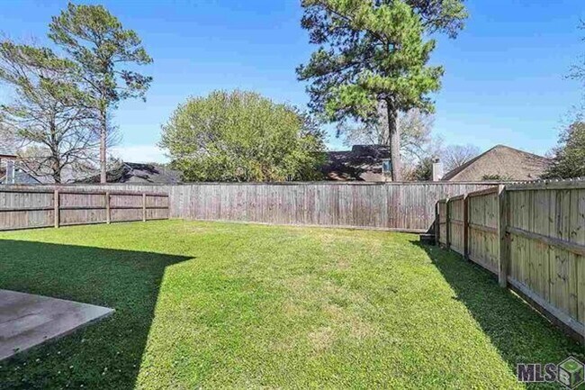 Building Photo - 4 Bedroom House off Old Hammond near S. Fl...