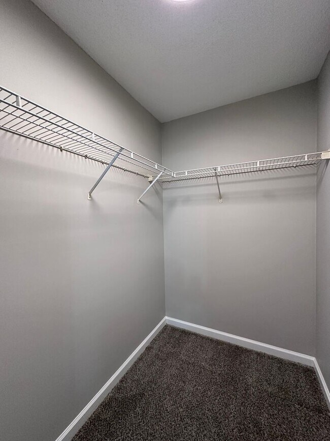 Building Photo - Now Leasing: 2 Bedroom Apartment in Maryvi...