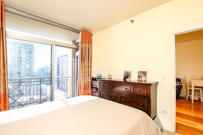 Building Photo - 1400 S Michigan Ave