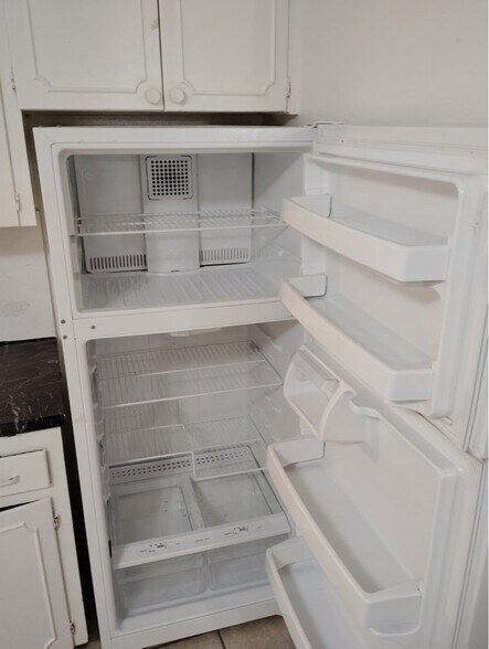 Building Photo - 414 E Avenue A