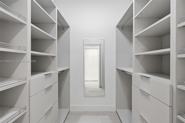 Building Photo - 251 Crandon Blvd