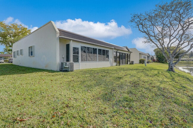 Building Photo - 122 Lake Rebecca Dr
