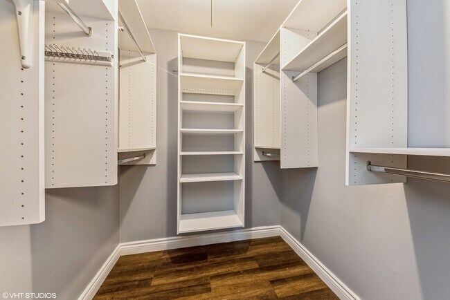 Building Photo - 5101 Carriage Way Dr