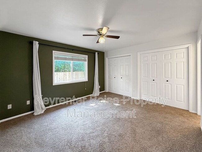 Building Photo - 105 N Chaparal St