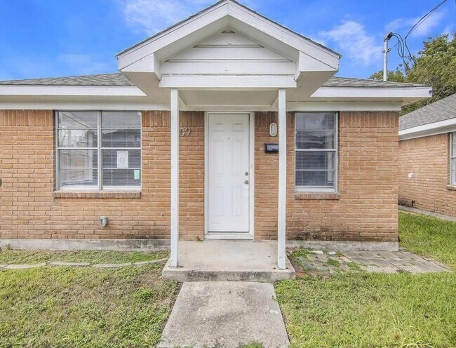 Building Photo - 1309 Malvern St