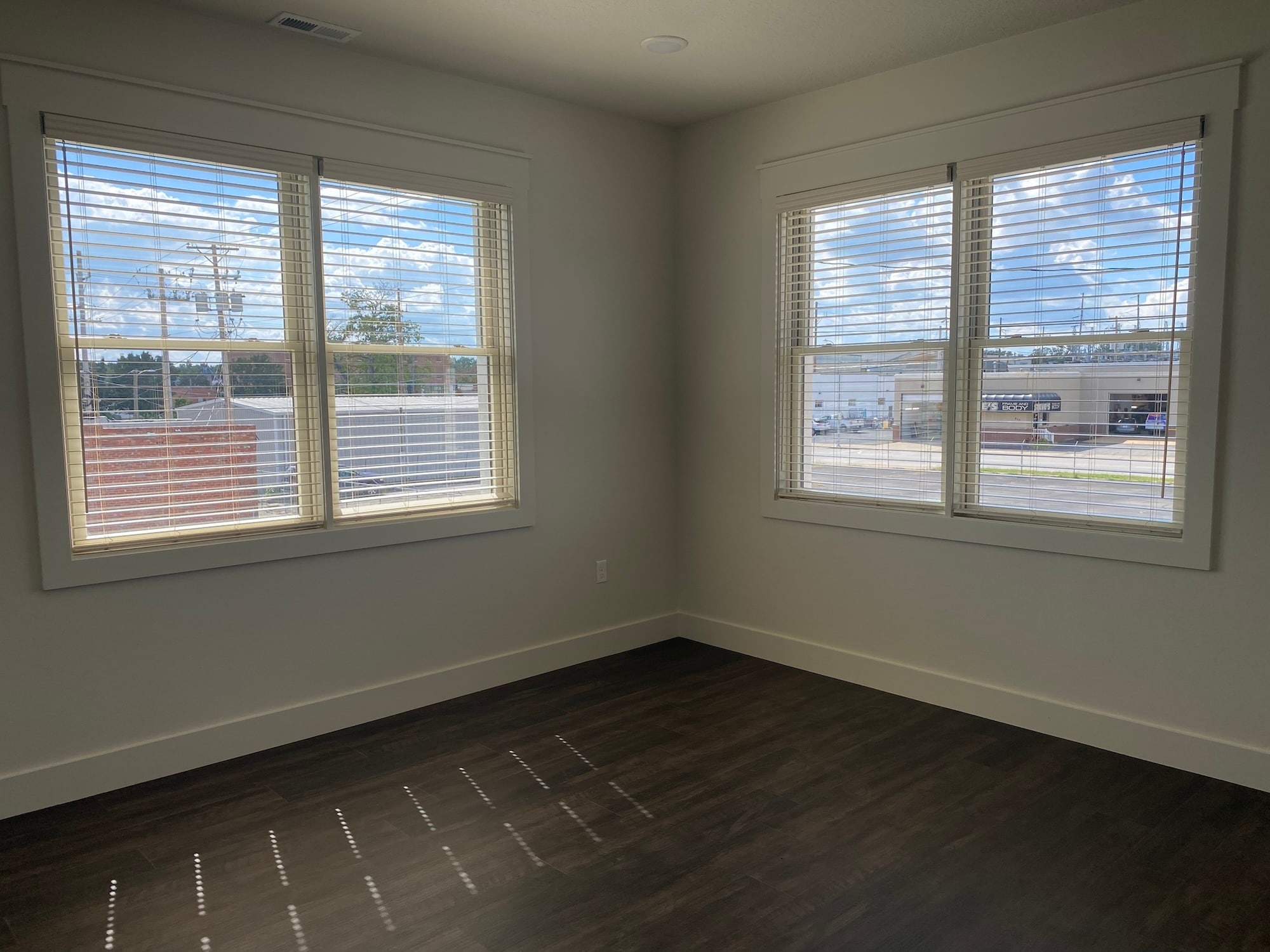 Building Photo - 906 S Main St