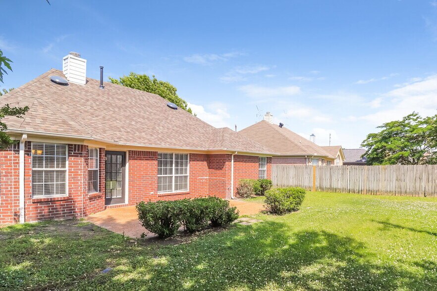 Building Photo - 8603 Brer Fox Cove