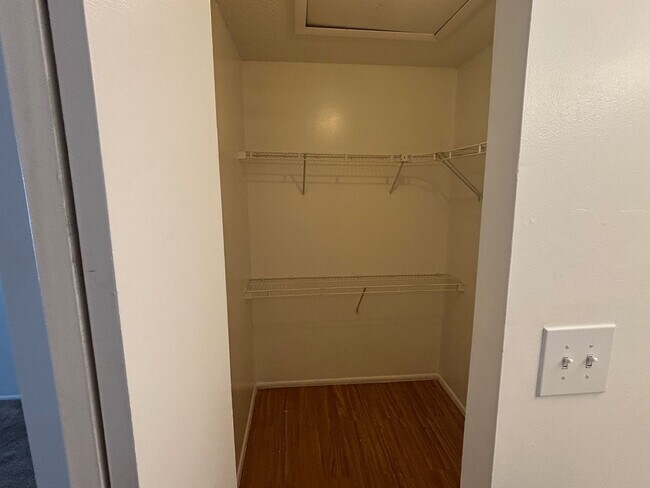 Building Photo - 2 Bedroom, 1 Bath Condo in Virginia Beach