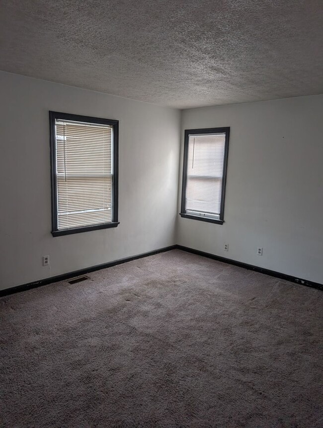 Building Photo - 4BD/2BA - University View - 1 car garage