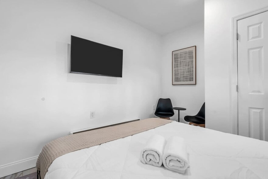 Building Photo - 24 Highland St