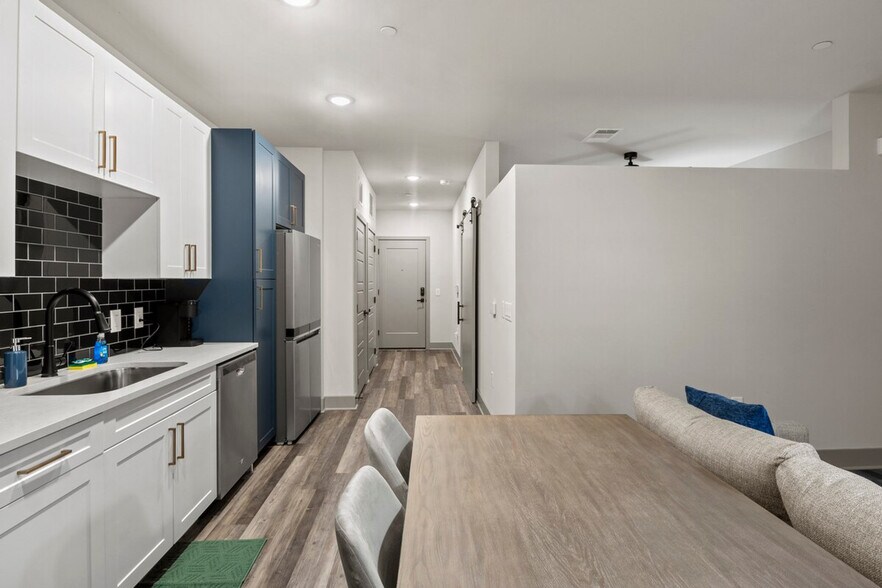 Building Photo - 2026 Clifton Ave