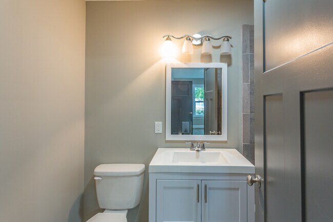 Building Photo - 606 Van Dyke St