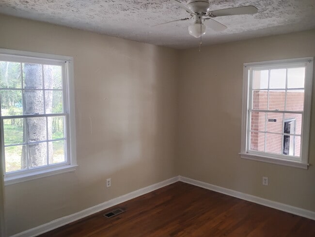 Building Photo - 1240 Alta Vista Dr