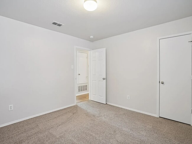 Building Photo - 4933 Parkrise Dr