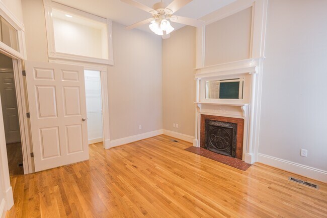 Building Photo - 1121 West Ave