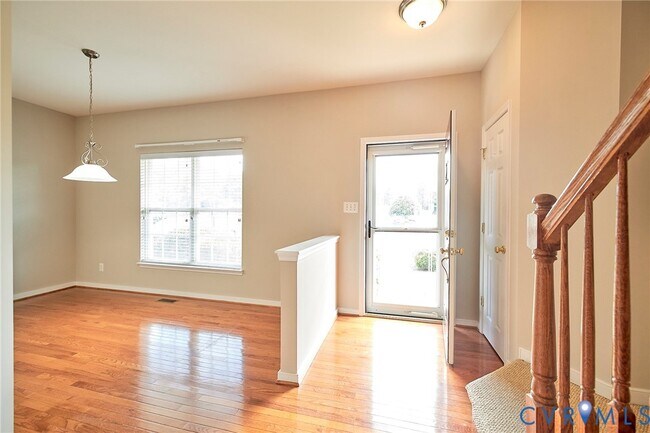 Building Photo - 315 Kingscote Ln